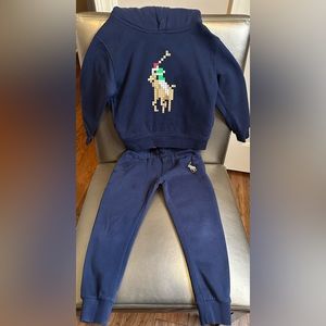 Ralph Lauren/Polo jogger fleece set in navy. Size 4/4T. Navy in color.